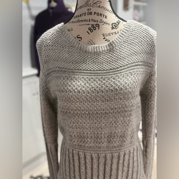 Athleta Merino Wool Blend Cable Knit Sweater Size Small - Picture 5 of 11